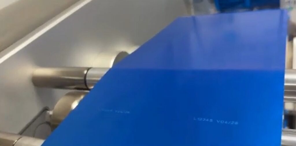 CASO DE ÉXITO: Incorporación de impresora láser a máquina blistera NBM-65